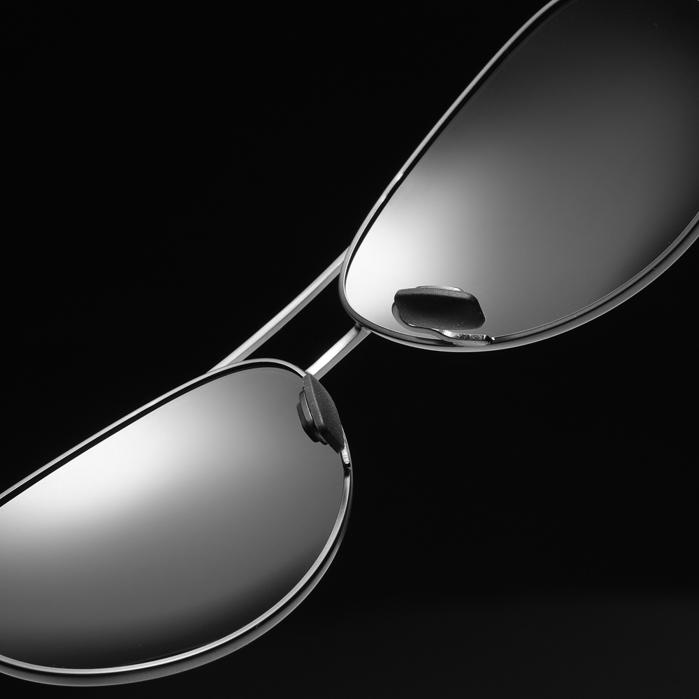 Wholesale Mens Delicate Metal Polarized Aviator Sun Glasses with Striking Nodes on Spring Temple Versatile Pilot Sunglasses for Everyday Use