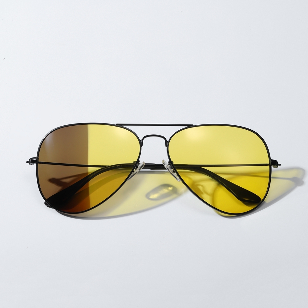 Wholesale Unisex Day and Night Anti Glare Glasses for Men Women with Light Responsive Lenses Aviator Metal Photochromic Driving Eyeglasses Online