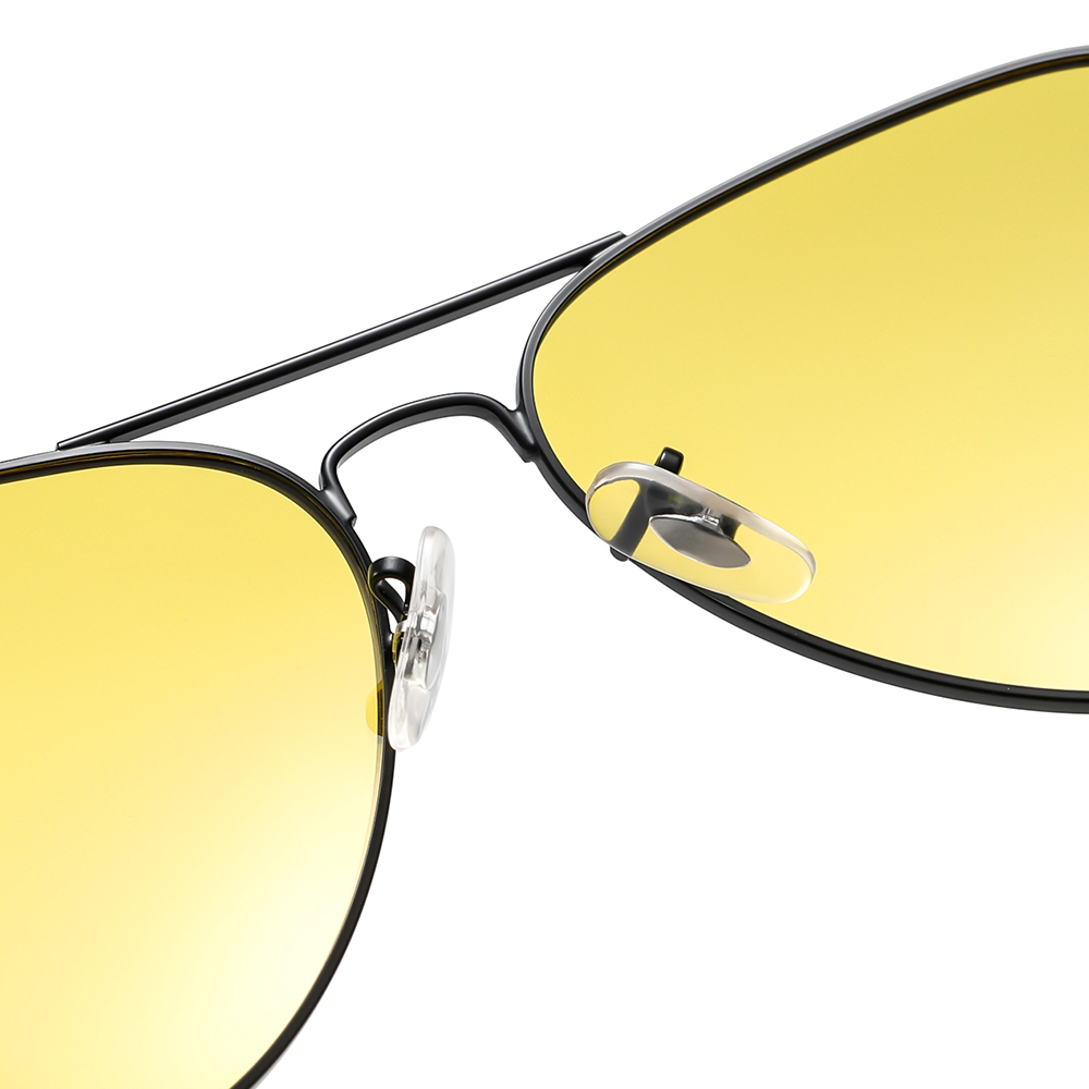 Wholesale Unisex Day and Night Anti Glare Glasses for Men Women with Light Responsive Lenses Aviator Metal Photochromic Driving Eyeglasses Online