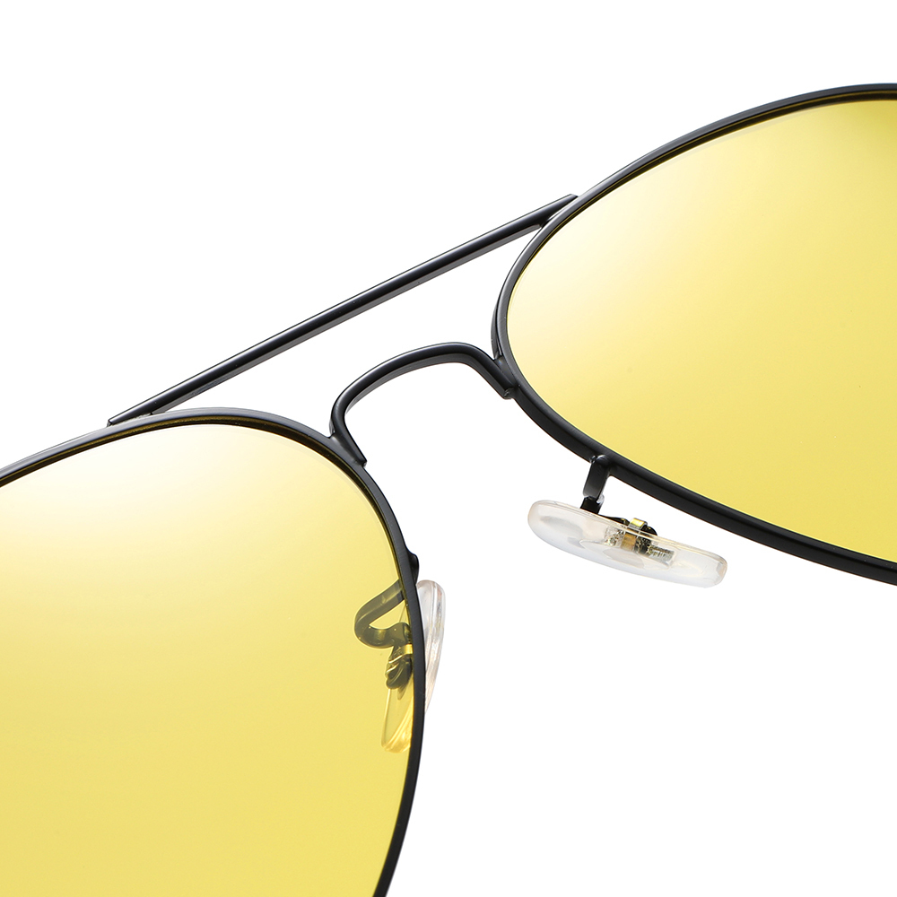 Wholesale Unisex Day and Night Anti Glare Glasses for Men Women with Light Responsive Lenses Aviator Metal Photochromic Driving Eyeglasses Online