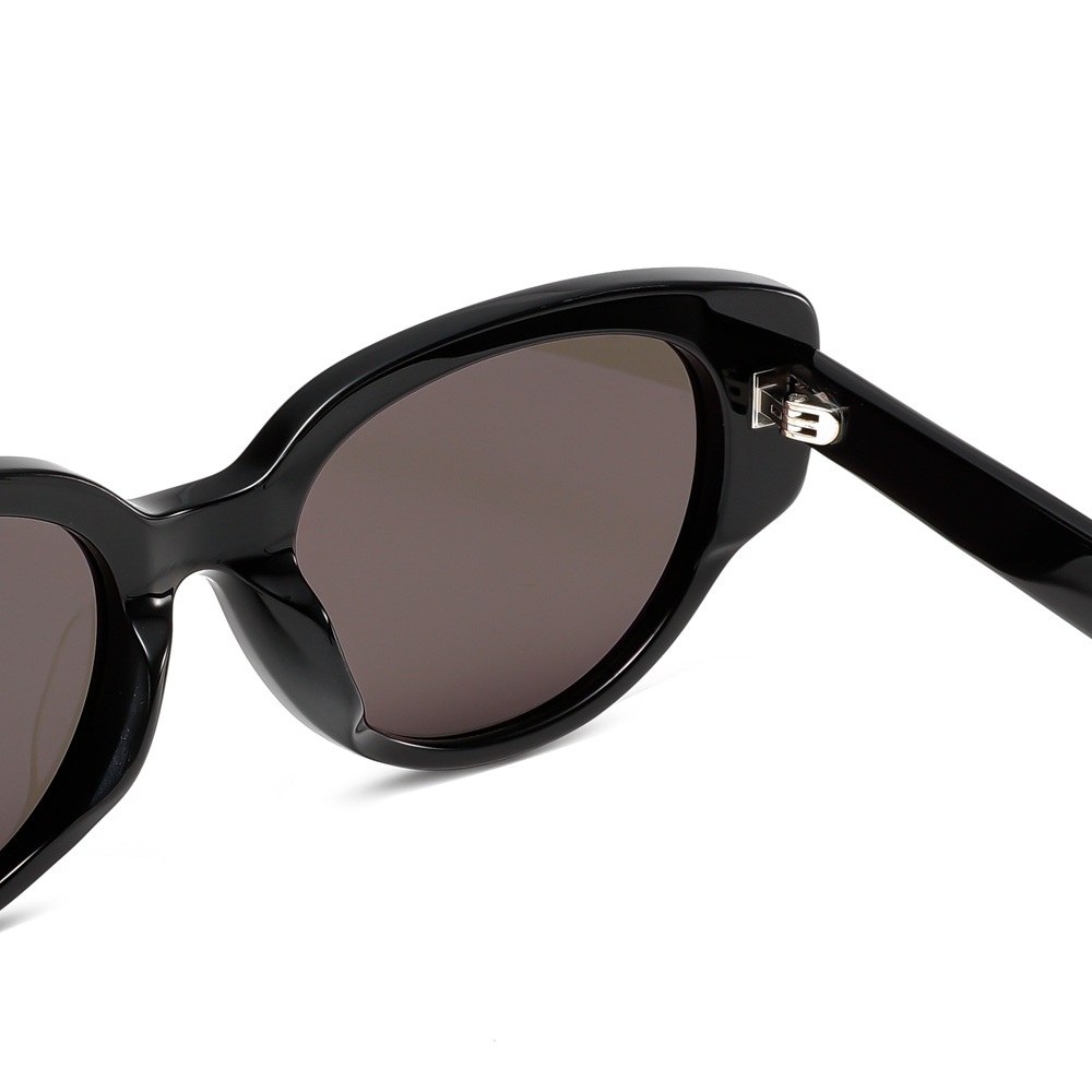 Custom Korean Style Thick Frame Oval Cat Eye Sunglasses with Studs Made of Acetate Eyewear for Women's Subtle Vintage Shades Wholesale Online