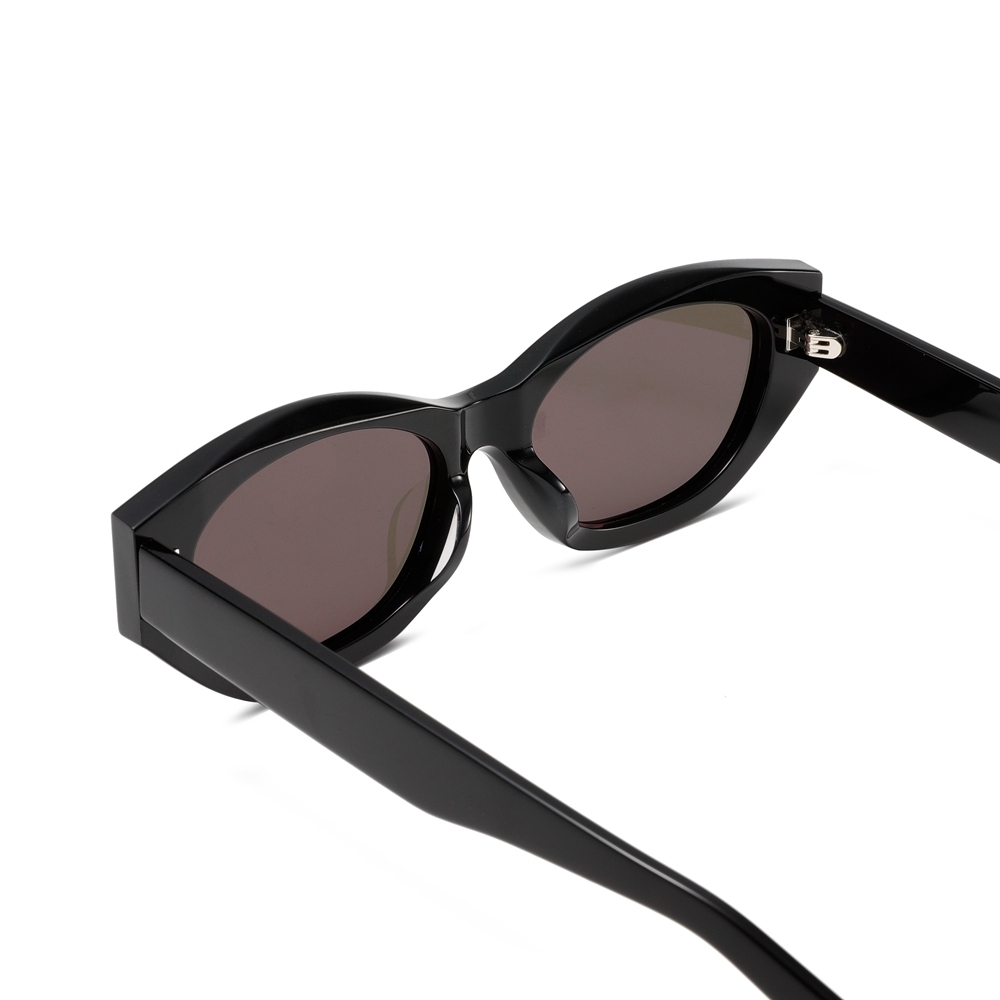 Custom Fashion-forward Winged Cat Eye Sunglasses with Oval Nylon Lenses for Women Acetate Designer Eyewear Wholesale Ladies Branded Shades Online