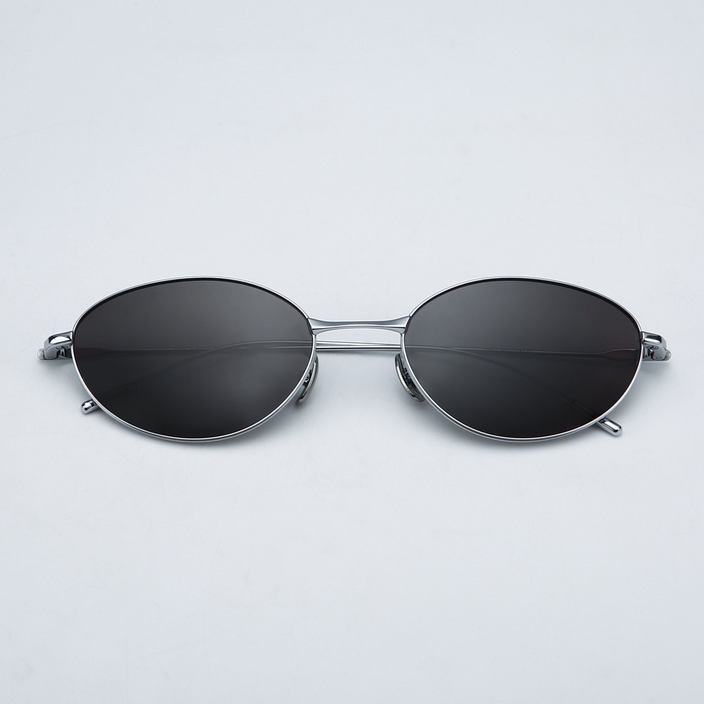 Cutom Beta Titanium Eyewear Manufacturer China Women's Petite Thin Oval Shades for Ladies Trendy Polarized Sunglasses Wholesale Online