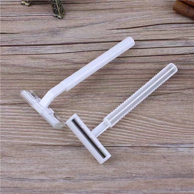 one-time shaving knife (东莞市超白化工贸易有限公司)