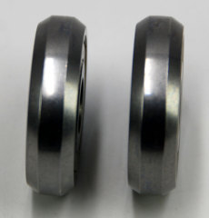 C35 - 구형 프로파일의 트랙 롤러