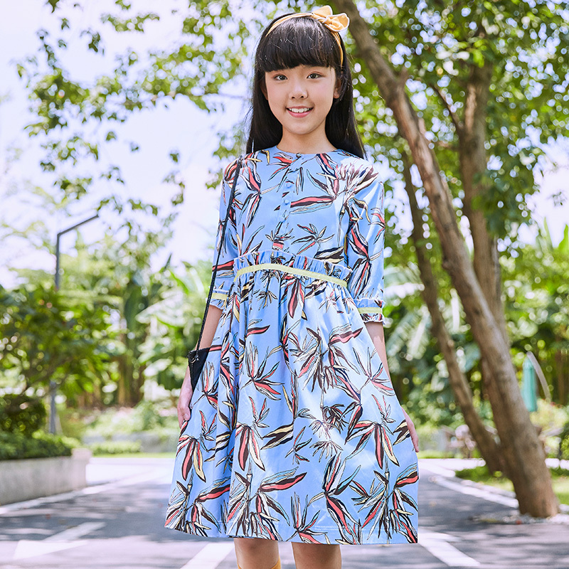 Summer Girls' Printed Dress, with a fresh blue background and leaf patterns, sweet and cute.
