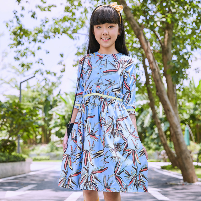 Summer Girls' Printed Dress, with a fresh blue background and leaf patterns, sweet and cute.