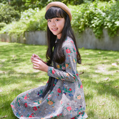 New Girls' Floral Dress, with a gray base, blooming flowers and a black waist belt, fully embracing the retro and sweet style.