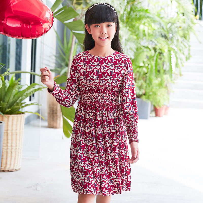 Current children's dress has a red base with floral patterns, a waist - cinching design, long sleeves, retro prints, and is artistic, literary and cute.