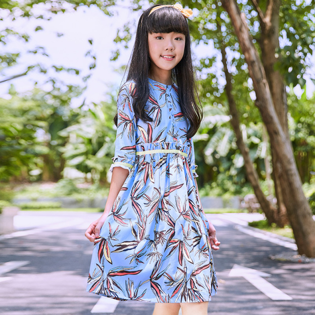 Summer Girls' Printed Dress, with a fresh blue background and leaf patterns, sweet and cute.