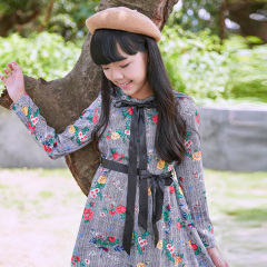 New Girls' Floral Dress, with a gray base, blooming flowers and a black waist belt, fully embracing the retro and sweet style.