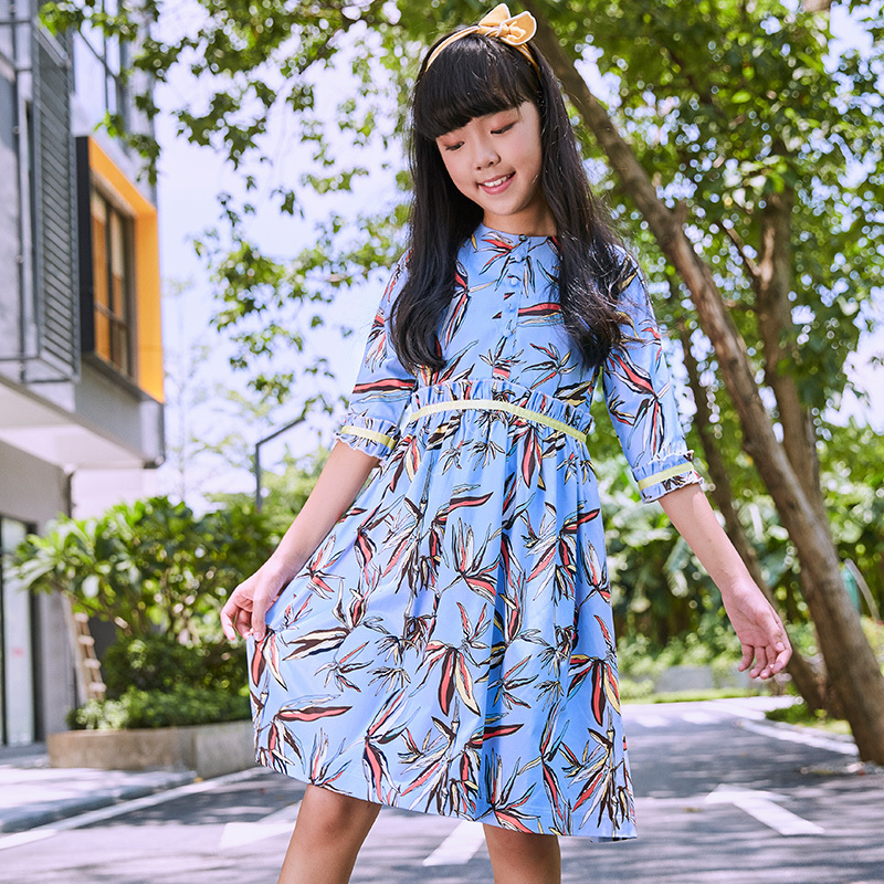Summer Girls' Printed Dress, with a fresh blue background and leaf patterns, sweet and cute.