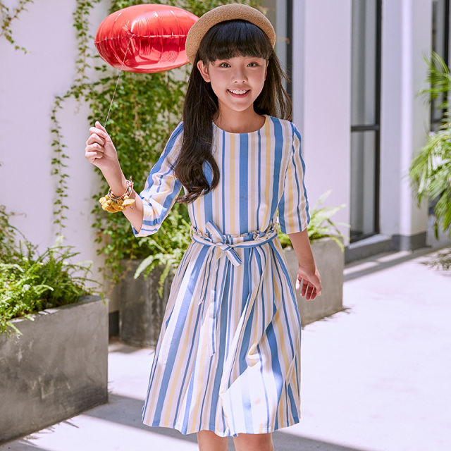 New style girls' striped dress, with blue, yellow and white stripes + a waistband, featuring a fresh and literary style.