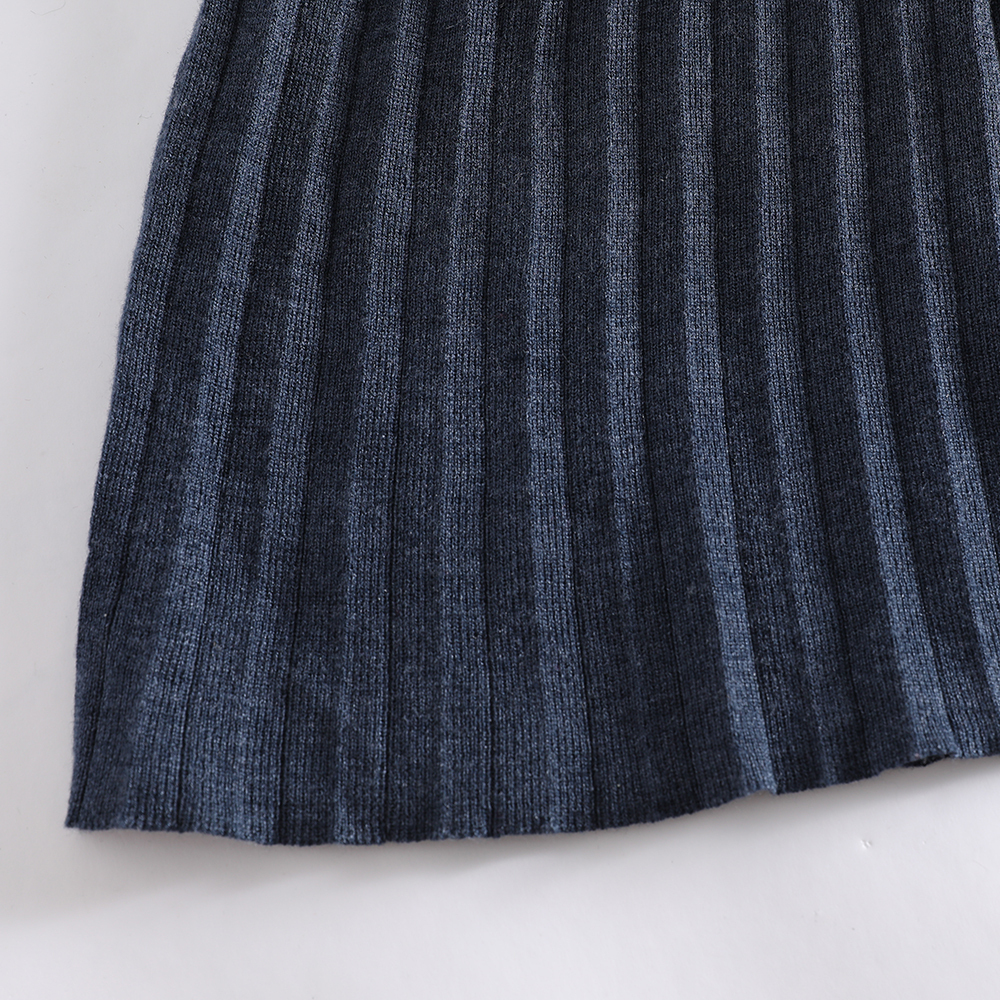 New navy blue knitted dress with contrasting stripes, zippers and pleated skirts, and custom processing services are also available.