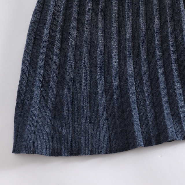 New navy blue knitted dress with contrasting stripes, zippers and pleated skirts, and custom processing services are also available.