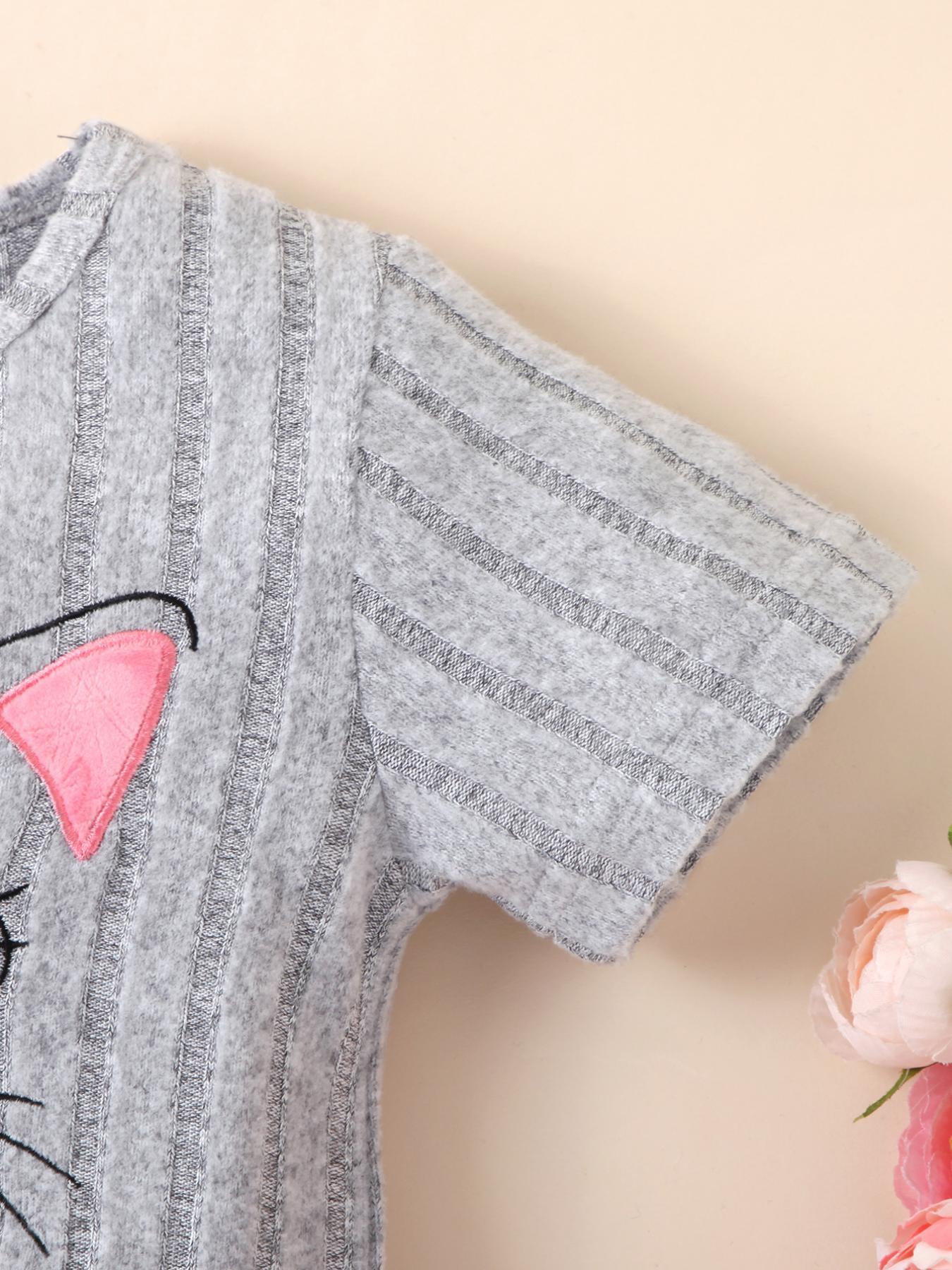 Grey Children's Short - sleeved T - shirt and Shorts Set with Cartoon Cat Pattern