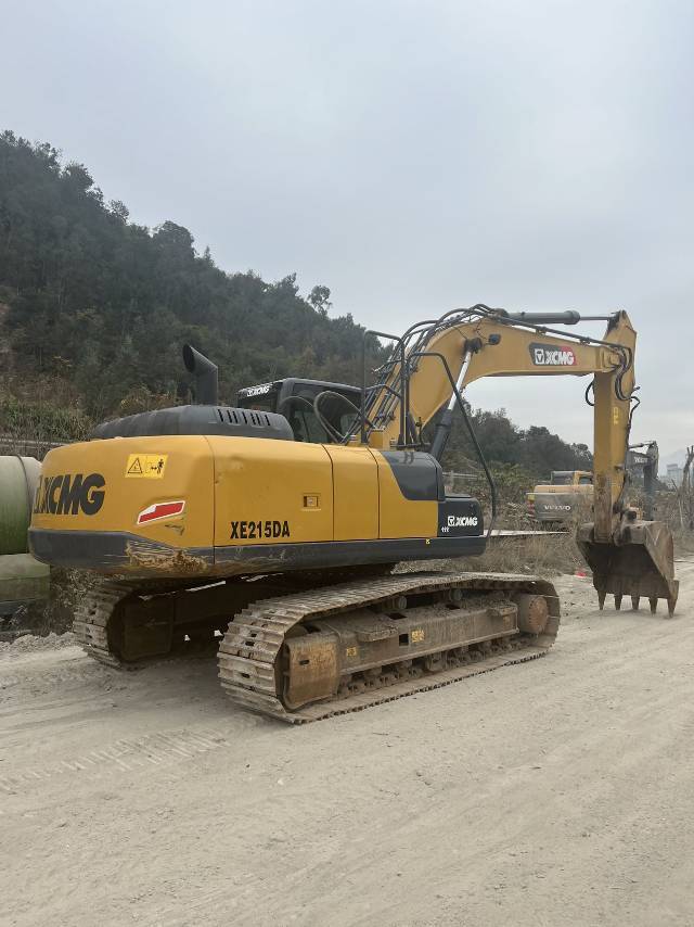 XCMG XE200D crawler excavator