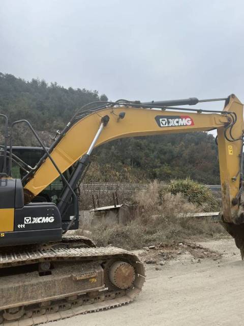 XCMG XE200D crawler excavator