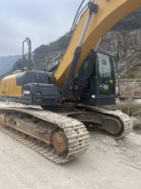 XCMG XE200D crawler excavator
