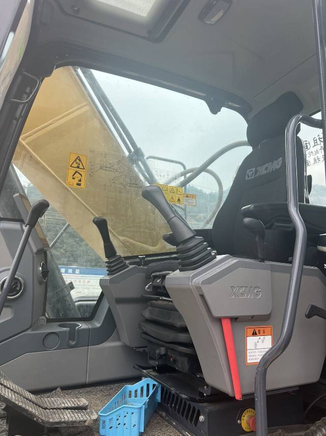 XCMG XE200D crawler excavator