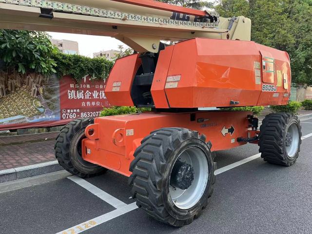 2022 JLG860SJ
