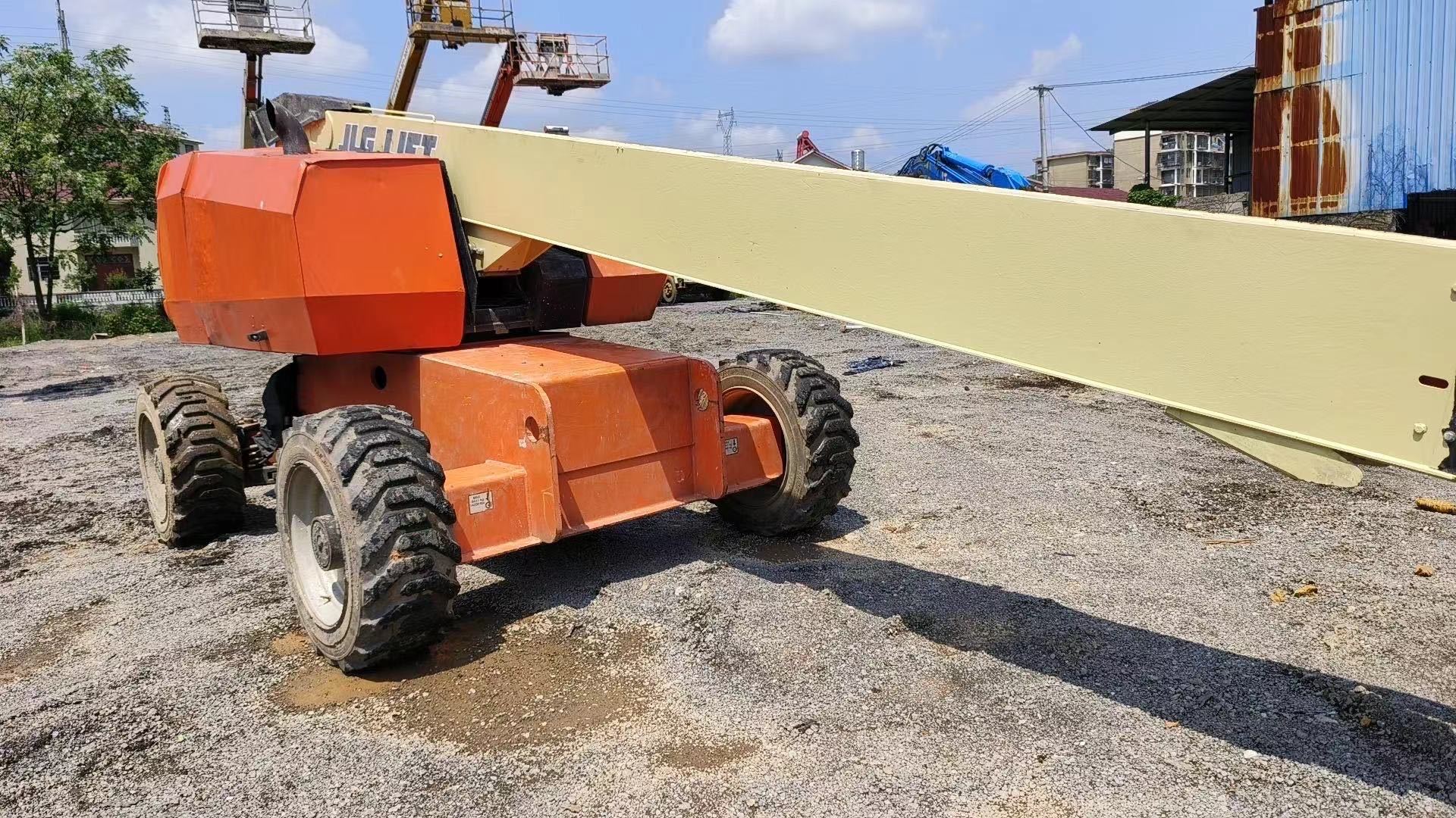 2017 JLG 660SJ