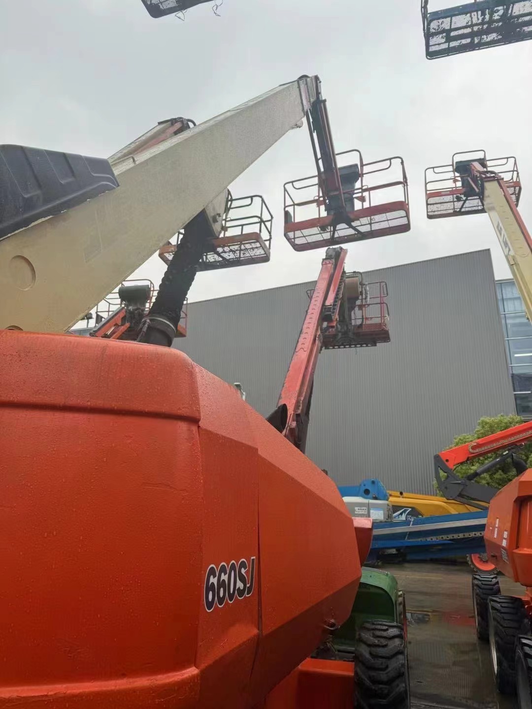 2017 JLG 660SJ