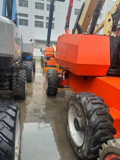 2017 JLG 660SJ