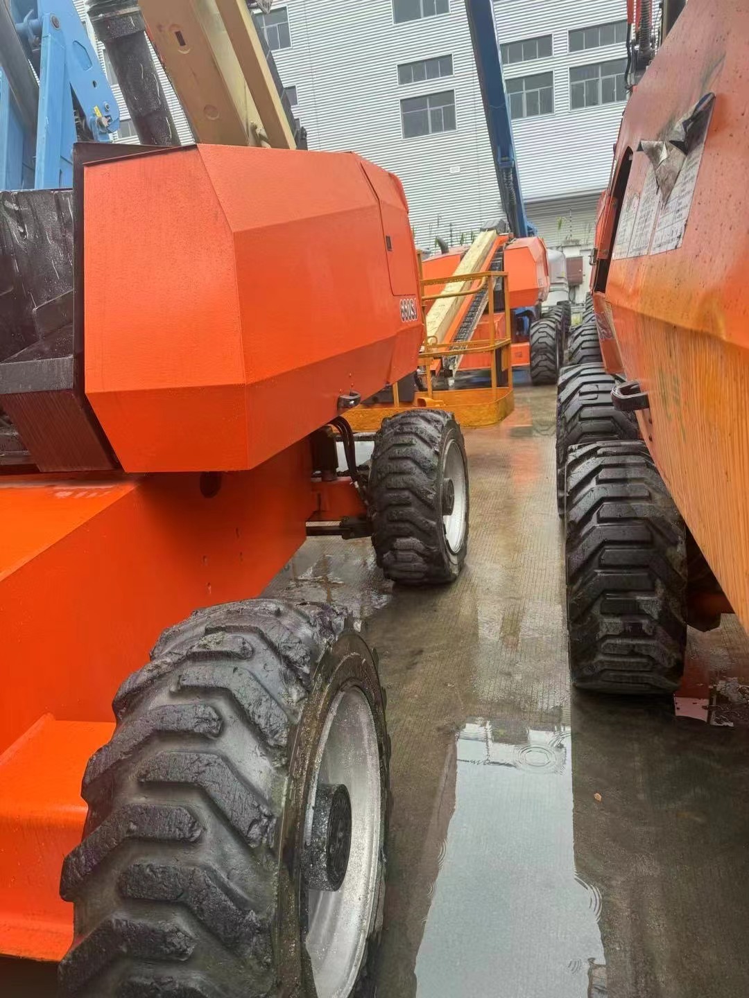 2017 JLG 660SJ