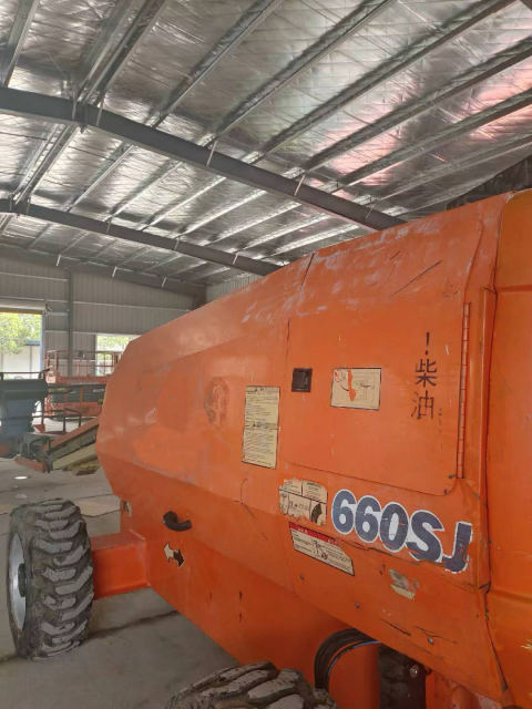 2017 JLG 660SJ