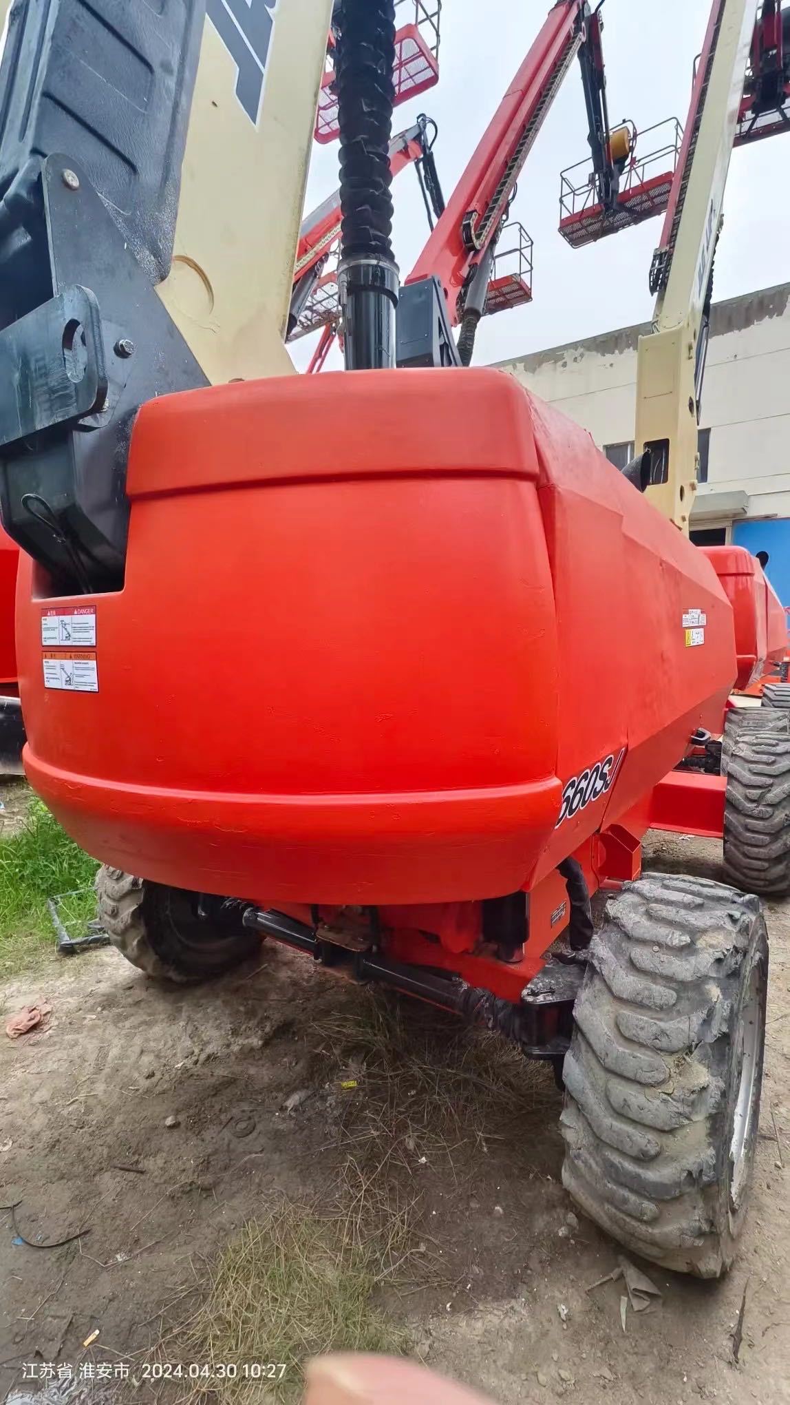2017 JLG 660SJ
