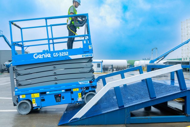 Genie ｜ GS3232 electric drive Electric shear type aerial work platform ｜Efficient Solution for sale