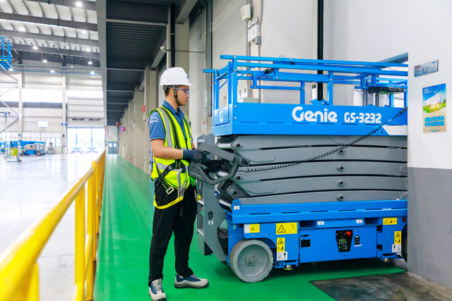 Genie ｜ GS3232 electric drive Electric shear type aerial work platform ｜Efficient Solution for sale