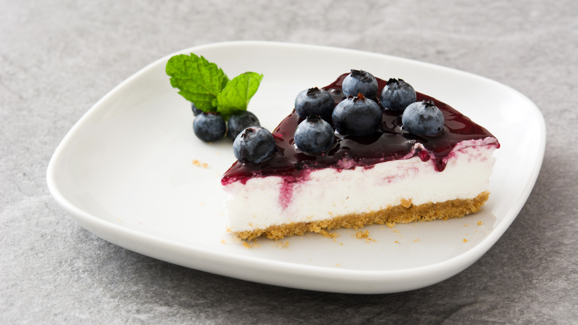 No Bake Mixed Berry Cheesecake Bars