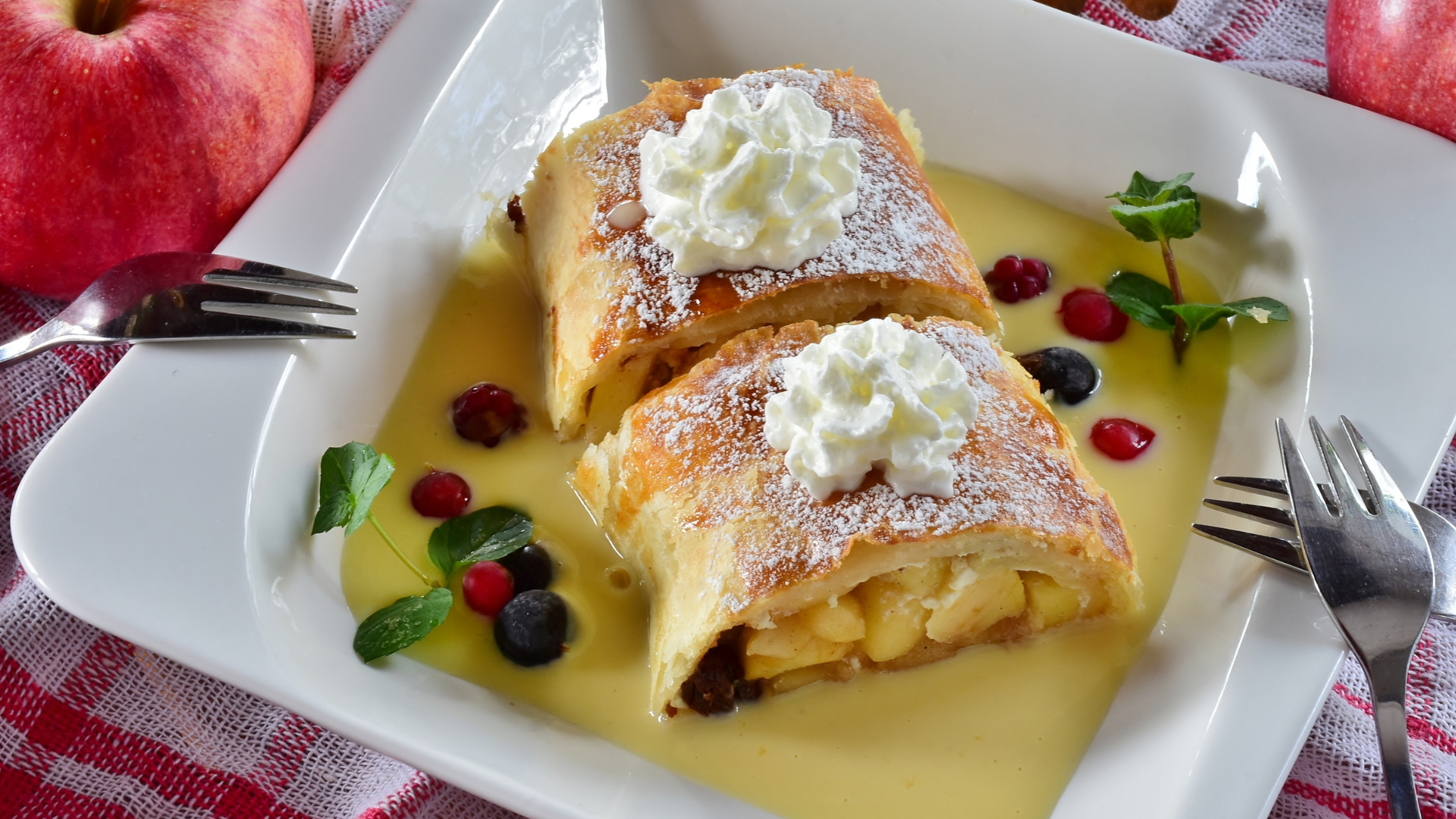 Apple Strudel with Fresh Cream