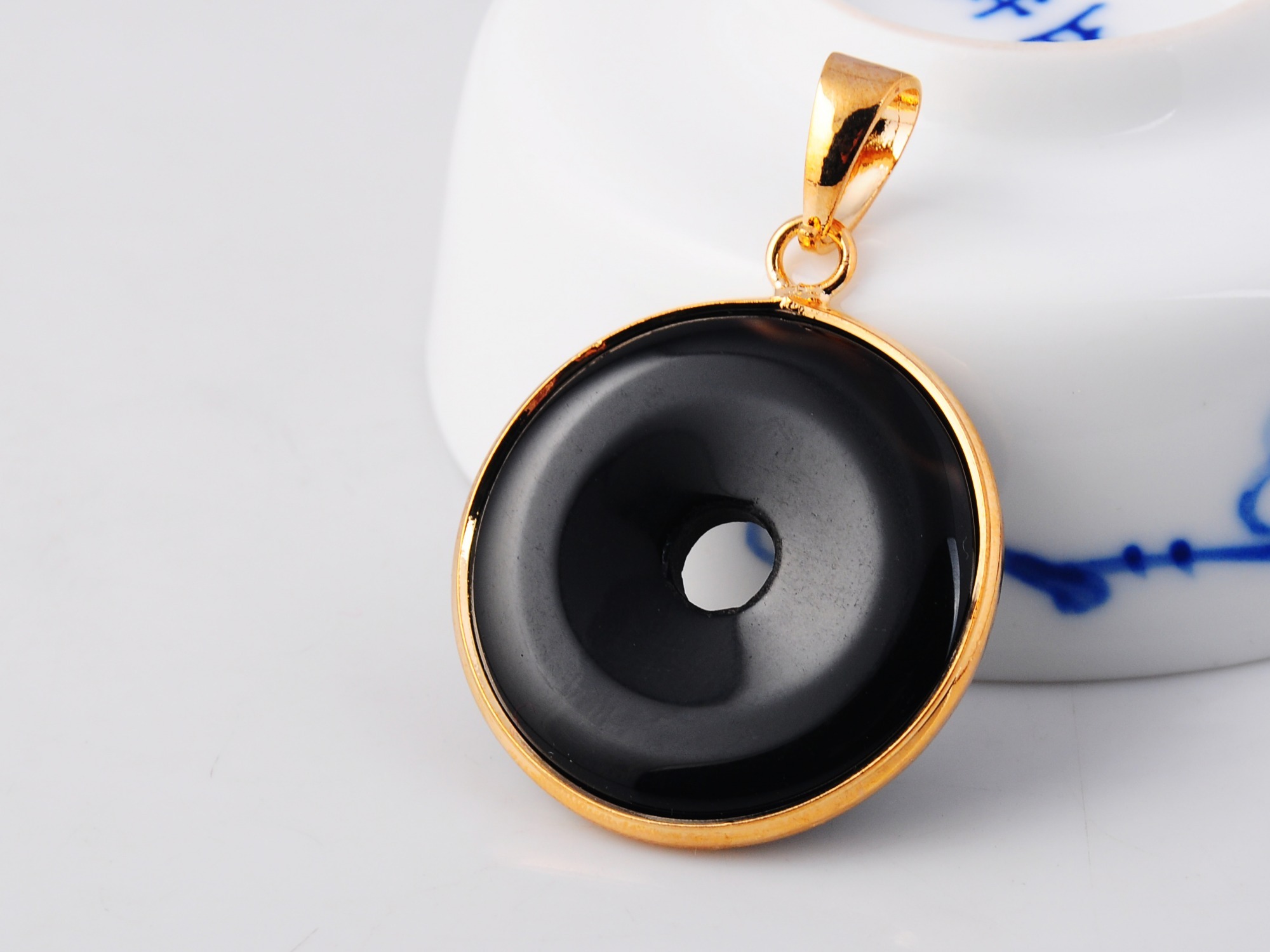 Gold Wire 32MM CoinGemstone Pendant