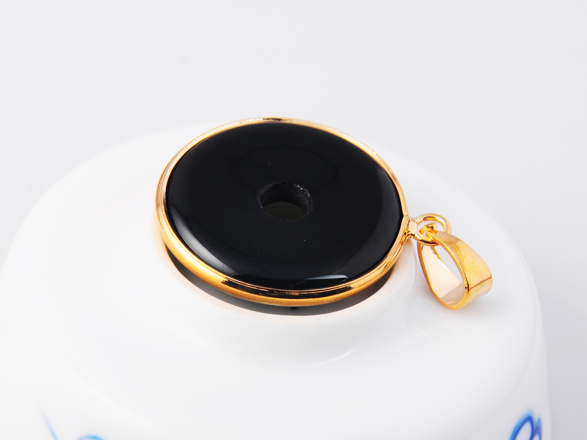 Gold Wire 32MM CoinGemstone Pendant