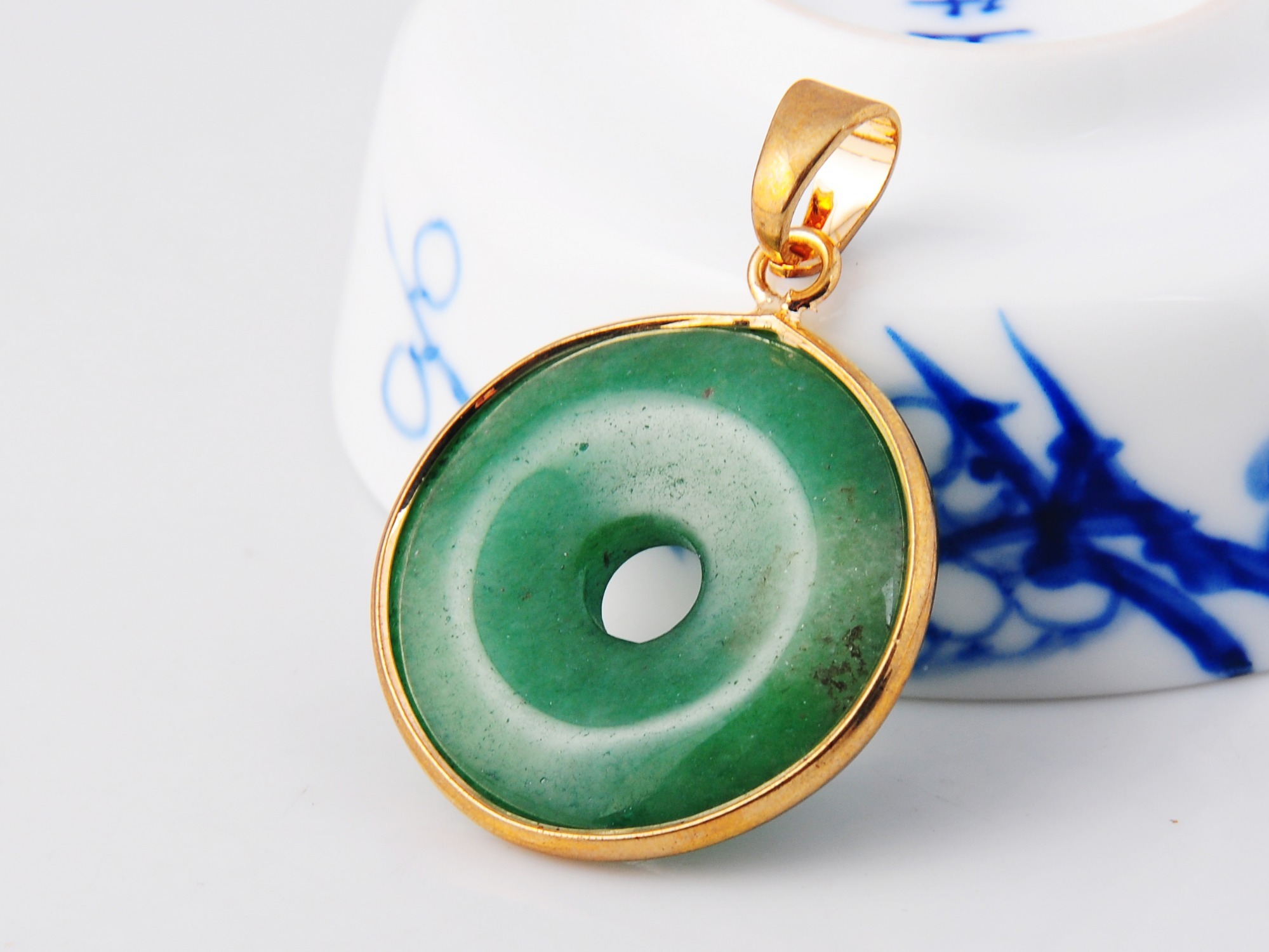 Gold Wire 32MM CoinGemstone Pendant