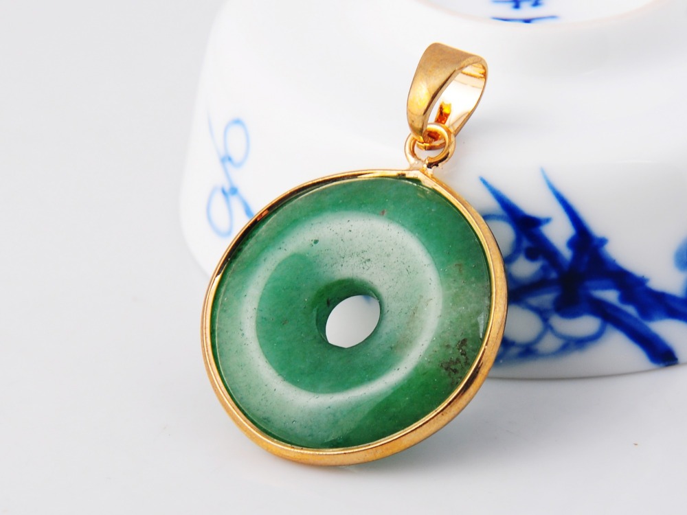 Gold Wire 32MM CoinGemstone Pendant