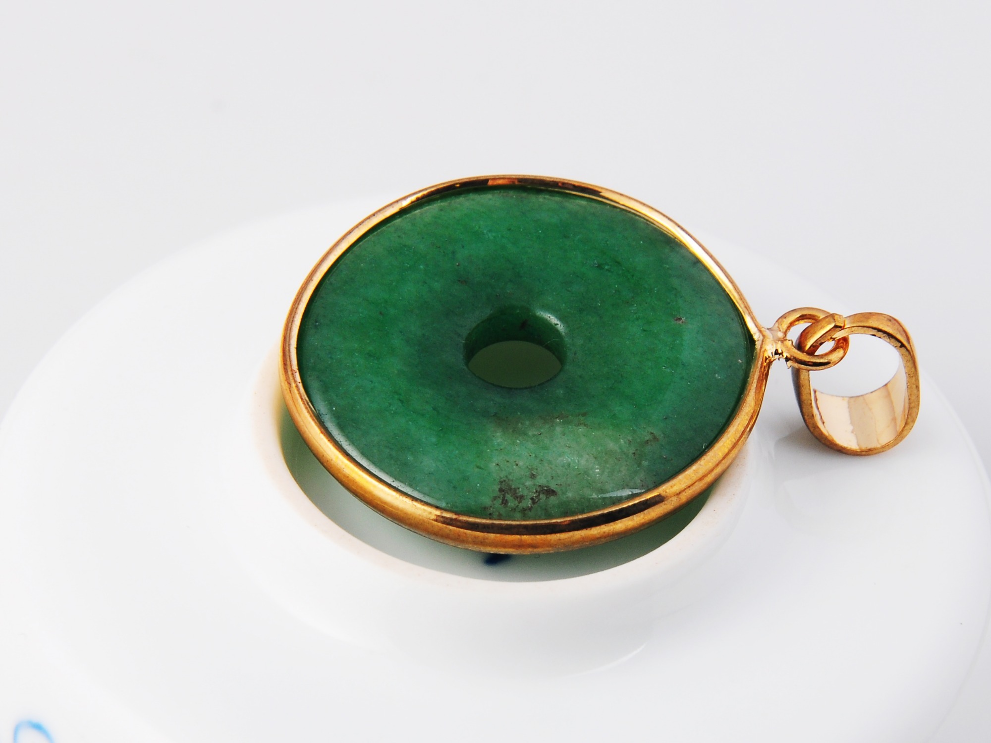 Gold Wire 32MM CoinGemstone Pendant