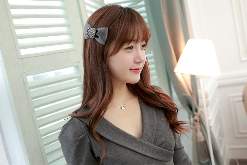 Gold Alloy Clavicle Short Simple Necklace for Women