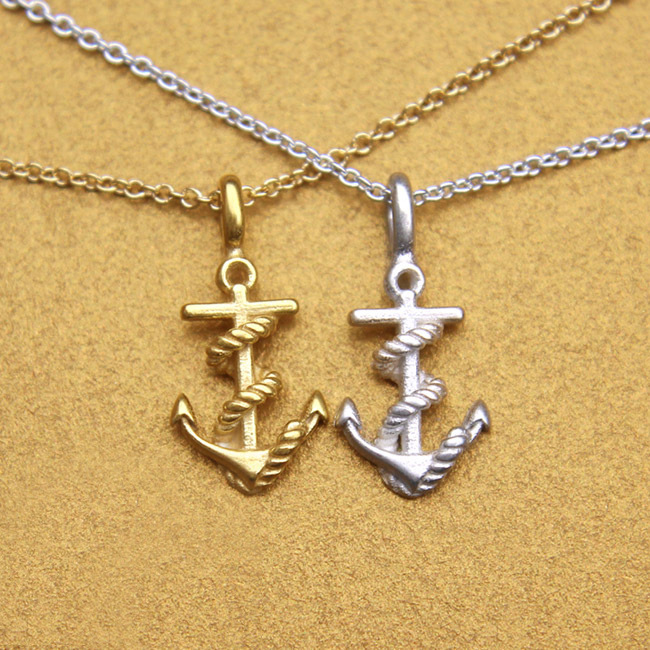 Gold Alloy Clavicle Short Simple Necklace for Women