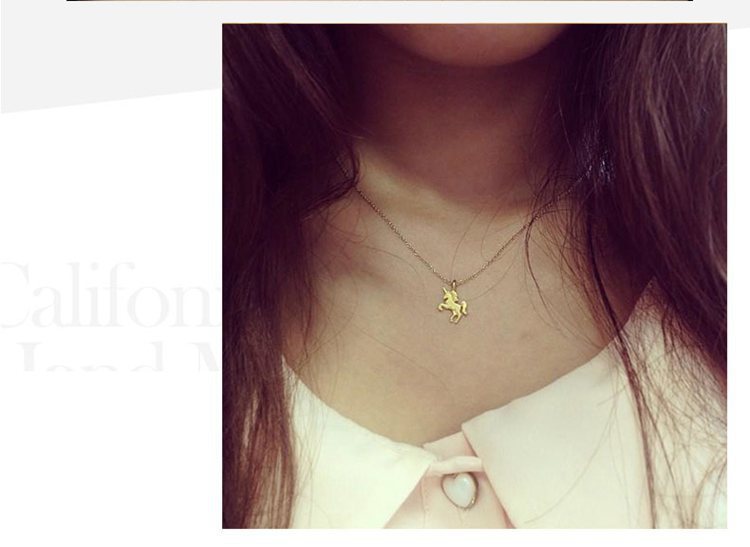 Gold Alloy Clavicle Short Simple Necklace for Women