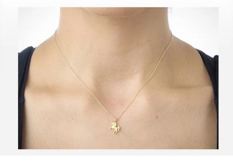 Gold Alloy Clavicle Short Simple Necklace for Women