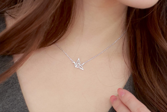 Gold Alloy Clavicle Short Simple Necklace for Women