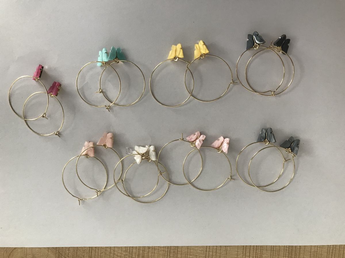 Acrylic Butterfly Hoop Earrings for Women Girls Fasion Vintage 30mm Hoops Piercing Drop Dangle Earring with Gold-plated