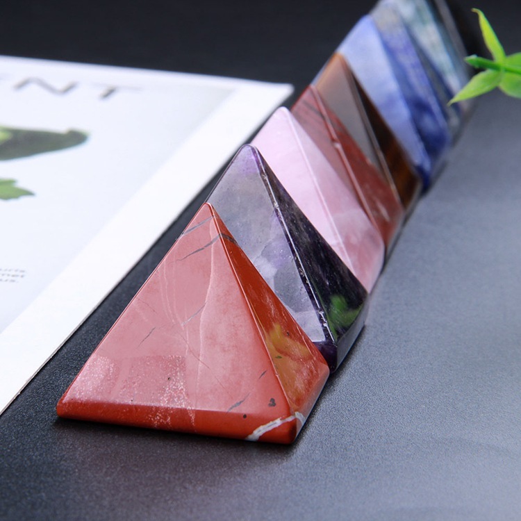 Natural Pyramid Carved Chakra Healing Crystal Reiki Stone Radiation Deflection Home Decor Gift Decoration Crafts 1Inch