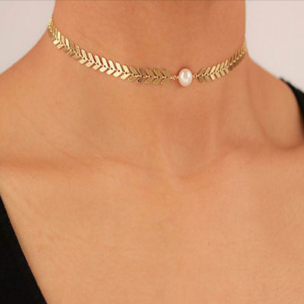 Single Pearl Necklace Choker for Women Black Rhinestone Chain Imitation Pearl Necklace Pendant Adjustable Exaggerated Handmade Beads Jewelry
