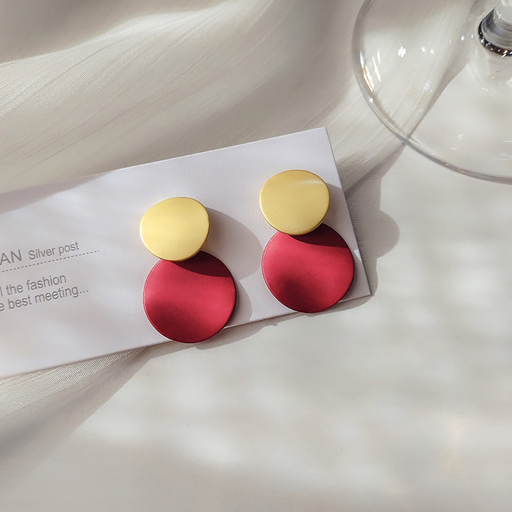 Contrast color geometric round metal earrings with individual studs