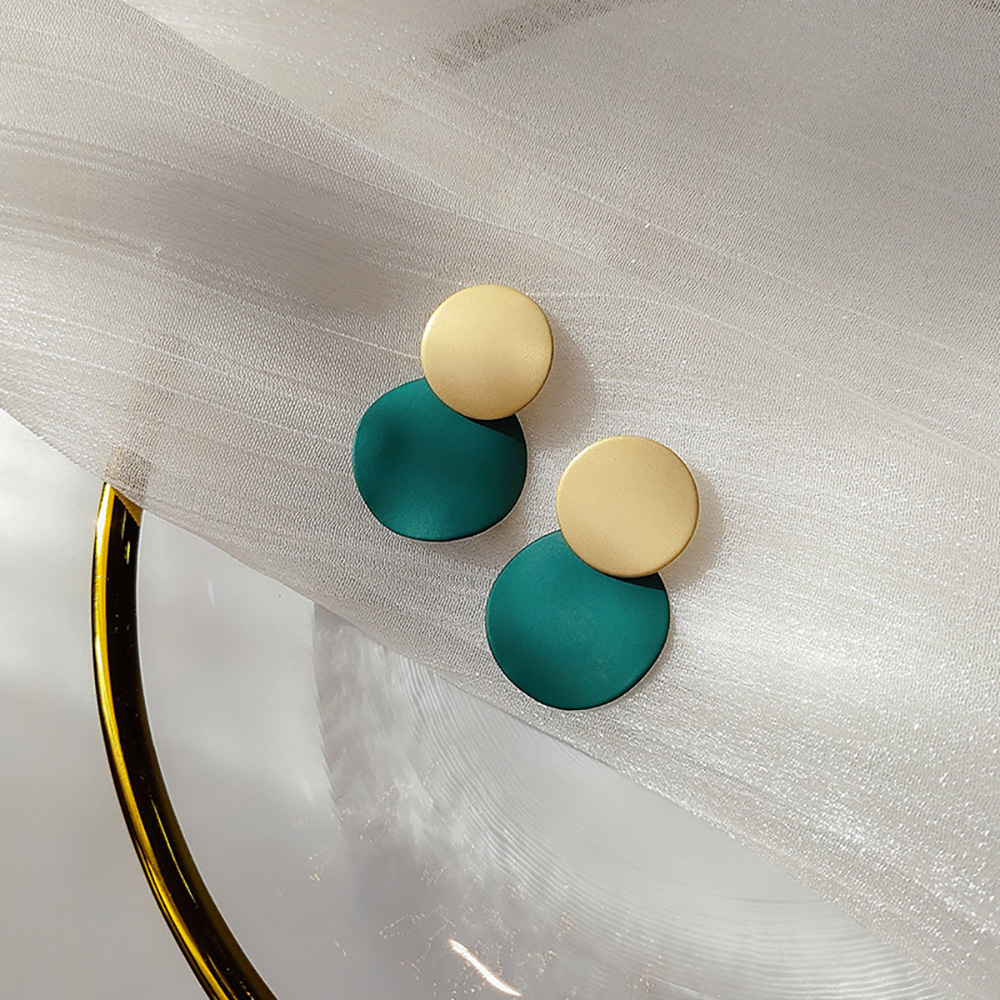 Contrast color geometric round metal earrings with individual studs